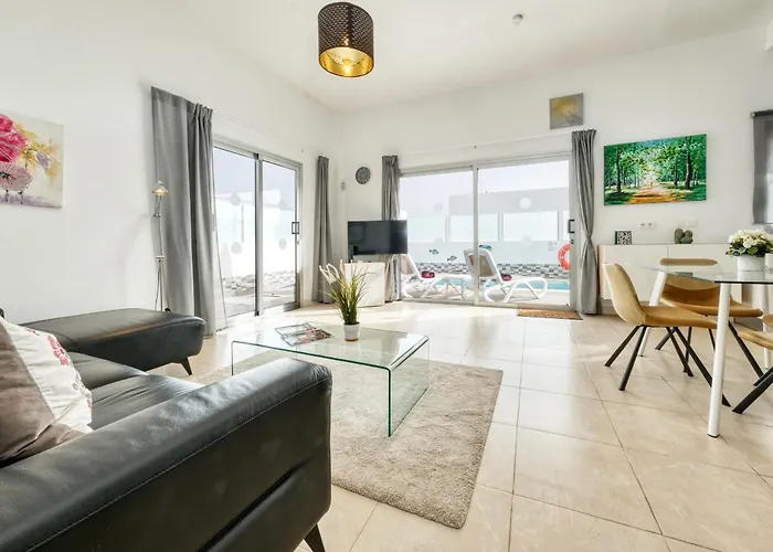 Casa de Férias Cassia - Private Pool, Foosball, Bbq, Air-con And Sat Tv By Lanzarote