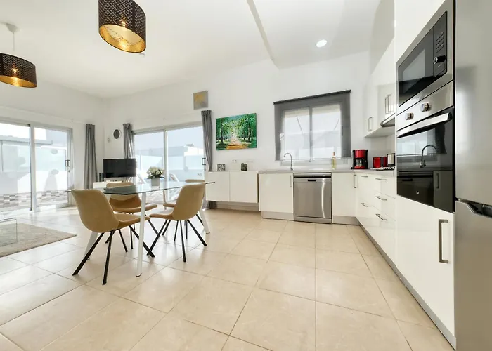 Dom wakacyjny Cassia - Private Pool, Foosball, Bbq, Air-con And Sat Tv By Lanzarote *