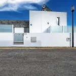 Dom wakacyjny Cassia - Private Pool, Foosball, Bbq, Air-con And Sat Tv By Lanzarote *