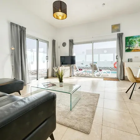 Holiday home Cassia-private Pool Aircon, Sat Tv By Lanzarote
