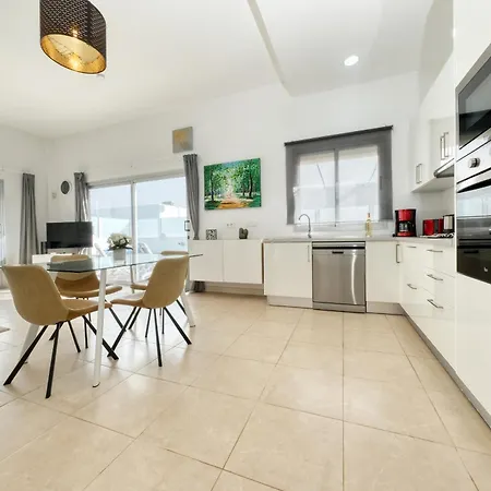 Holiday home Cassia-private Pool Aircon, Sat Tv By Lanzarote *